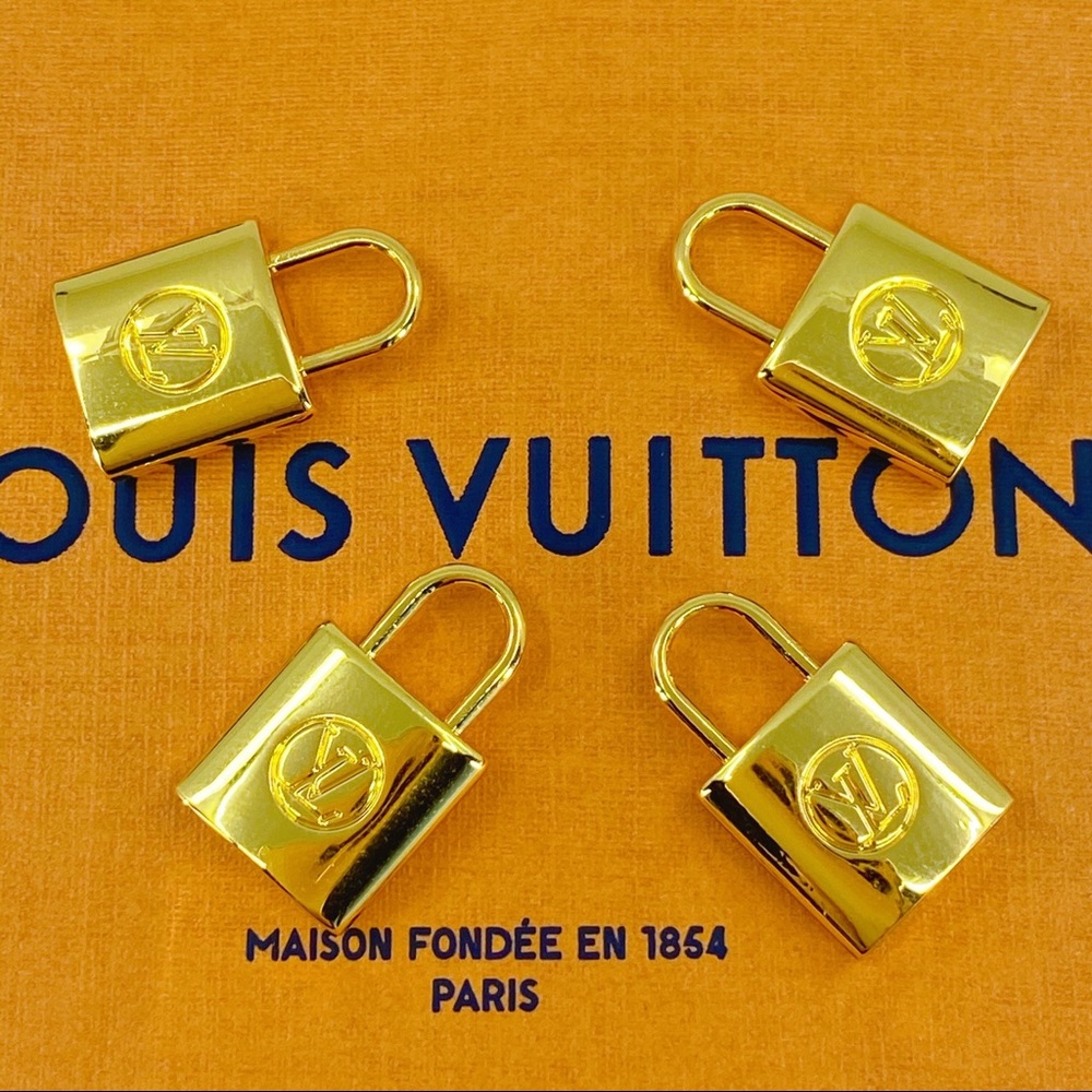 Set of 4 LV lock zipper pulls pendant char…
